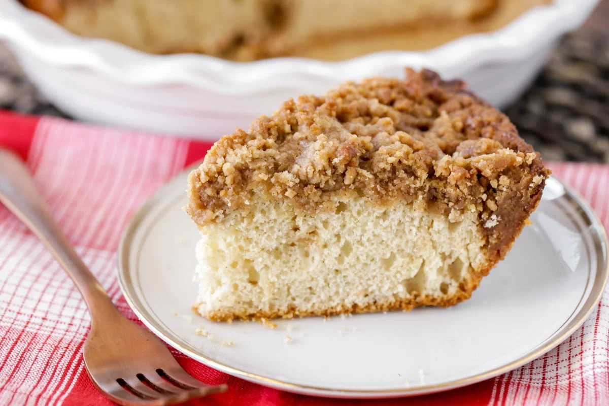 Bisquick Cinnamon Streusel Coffee Cake Recipe - recipedrizzle.com